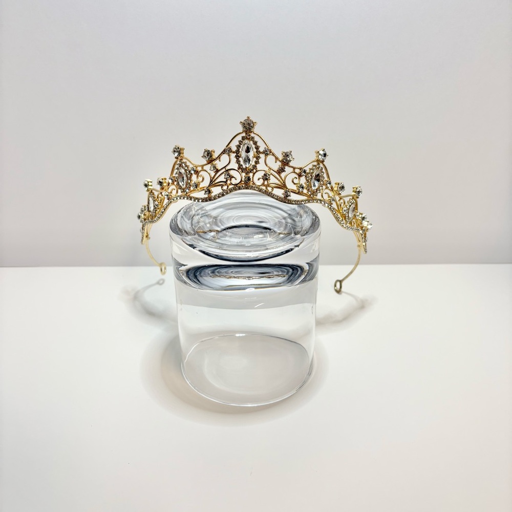 Elegant Gold Tiara with Stone Accents